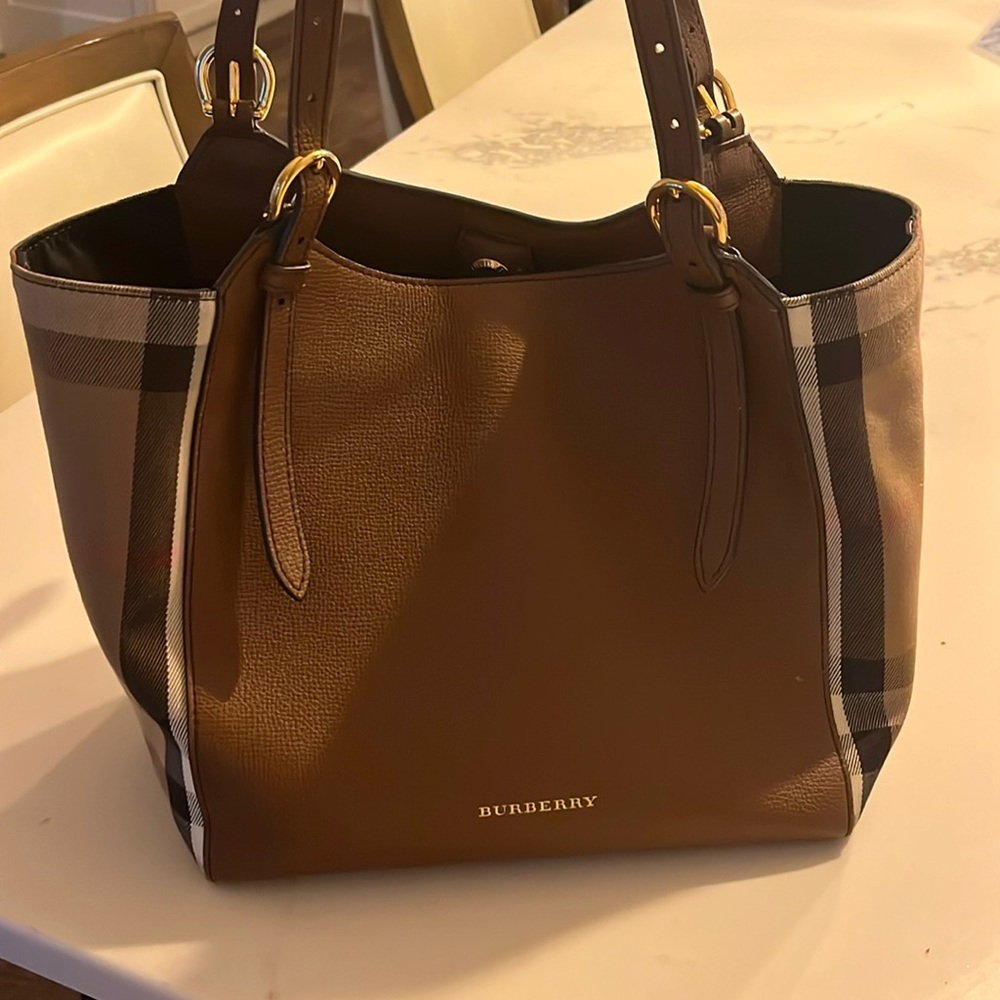 👜👜👜Authentic CHANEL Quilted Medallion Beige Caviar Skin Leather Tote Bag
